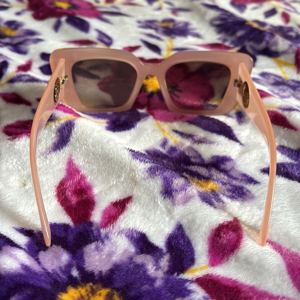 Burberry sunglasses - Picture 3 of 7